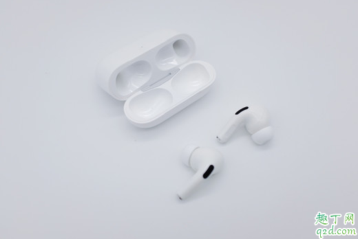 airpods pro怎么拿出來 airpods pro充電要把耳機拿出來嗎1